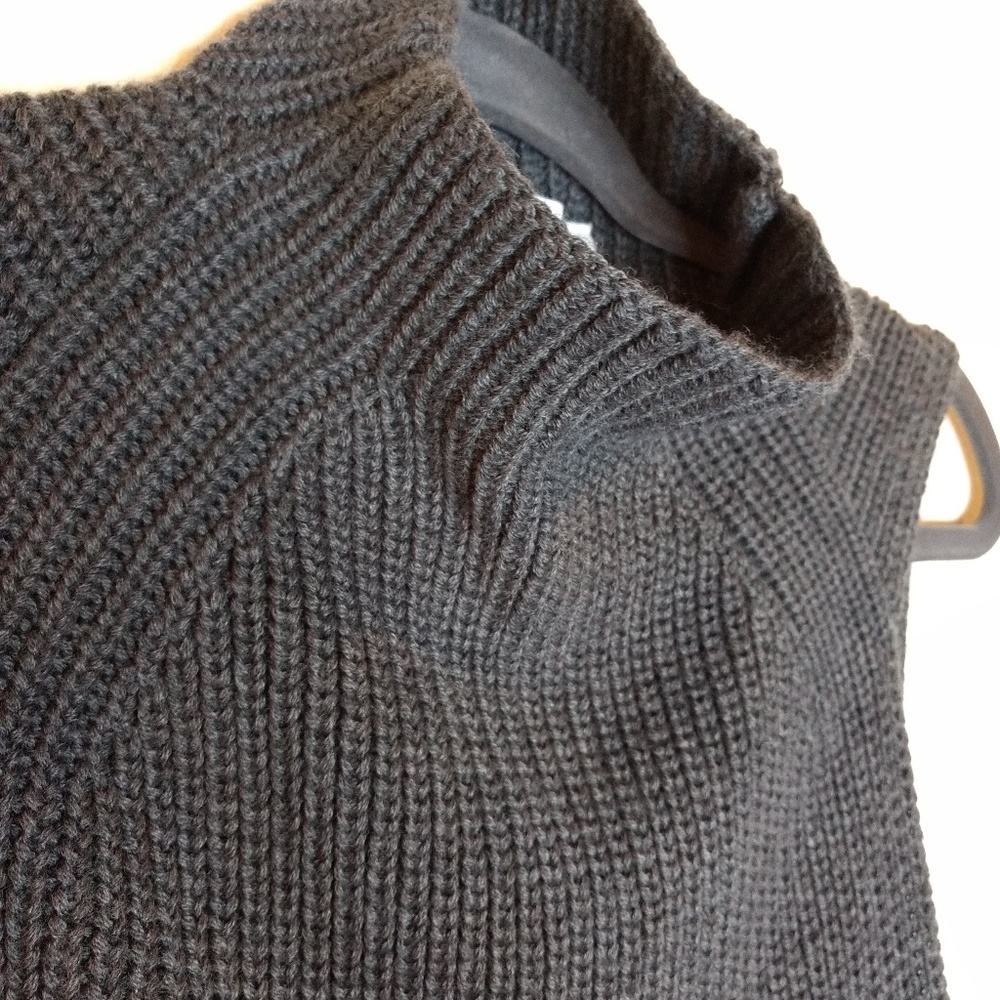 Three Dots Merino wool blend sleeveless sweater